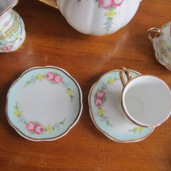 VTG VICTORIA'S GARDEN MINIATURE TEA SET, VER ORNATE - Picture 3 of 5